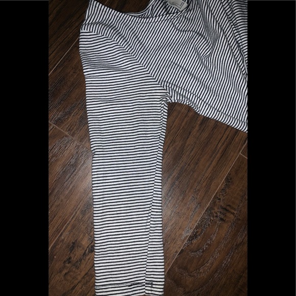 Forever 21 mid arm length sleeve crop top - Picture 3 of 4